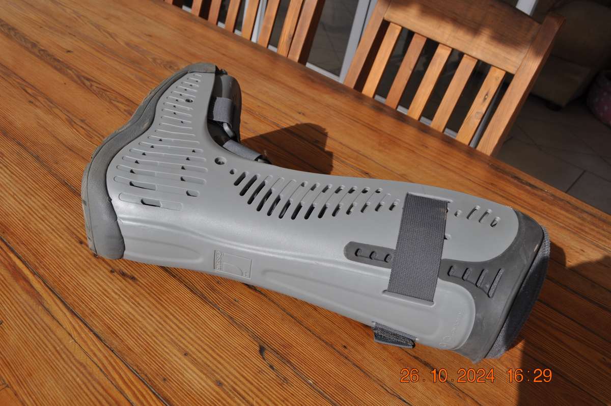 Ossur Rebound Air Walker Moon Boot Size Medium