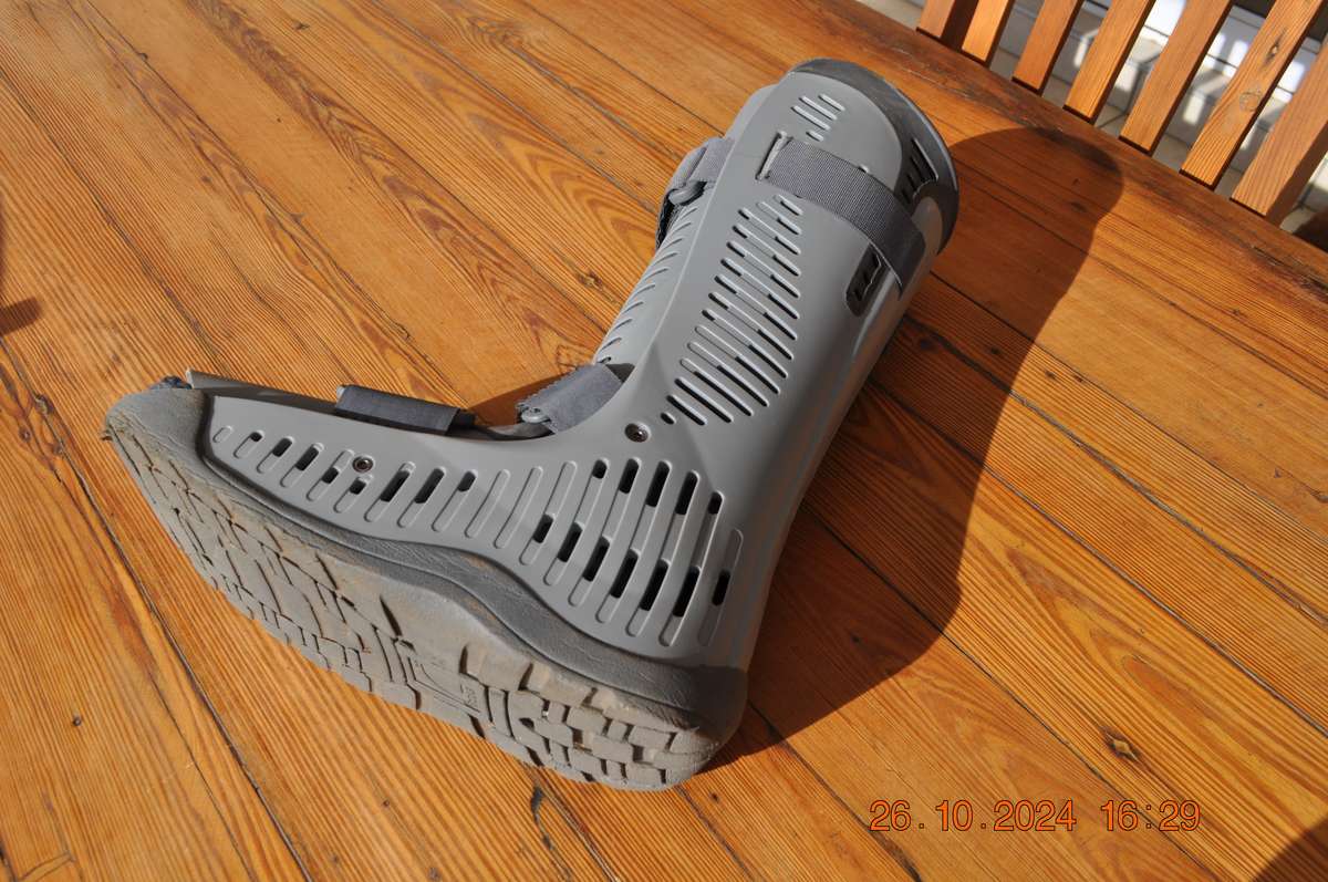 Ossur Rebound Air Walker Moon Boot Size Medium