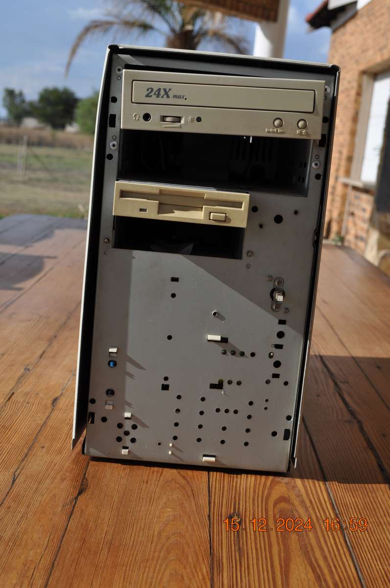 Vintage PC Pentium MMX 200 Mhz