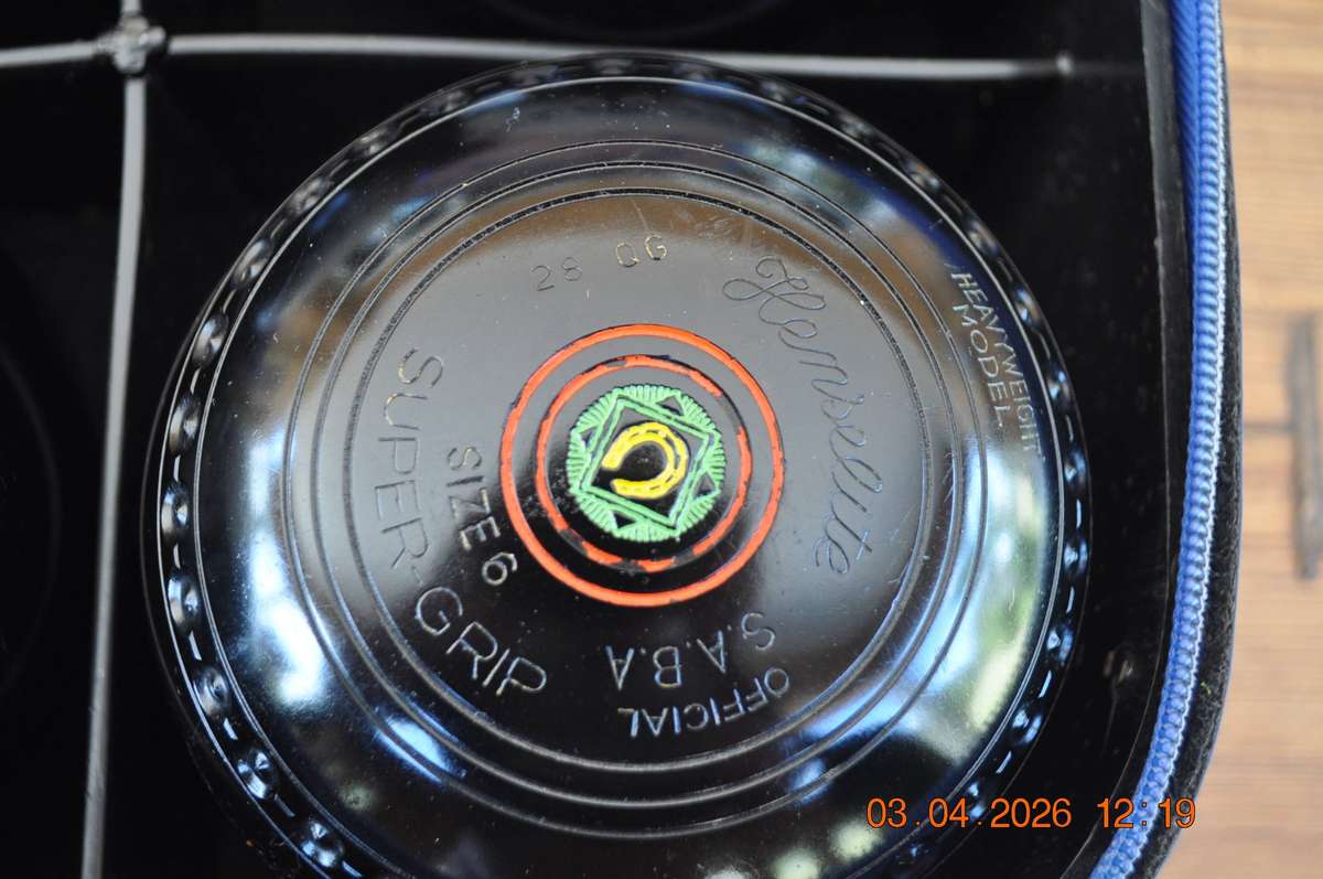 Henselite Lawn Bowls Super Grip Size 6 Heavy (includes carry bag)