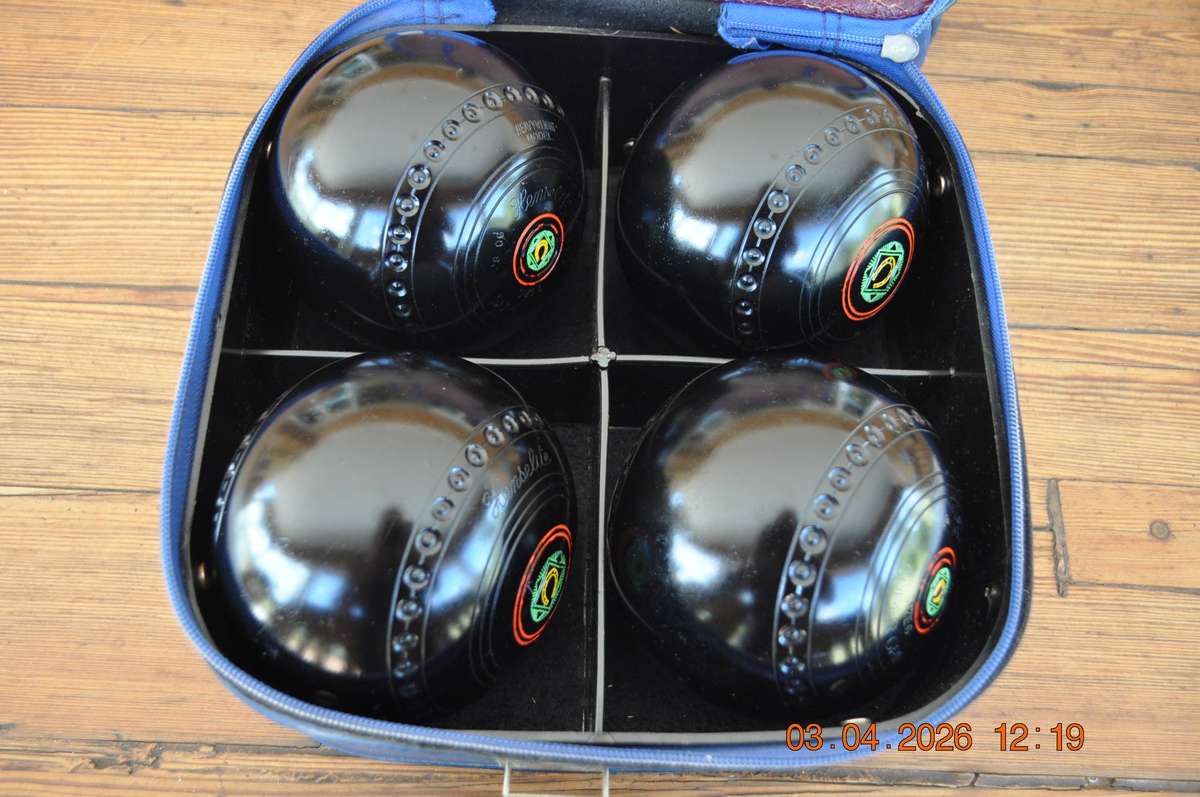 Henselite Lawn Bowls Super Grip Size 6 Heavy (includes carry bag)