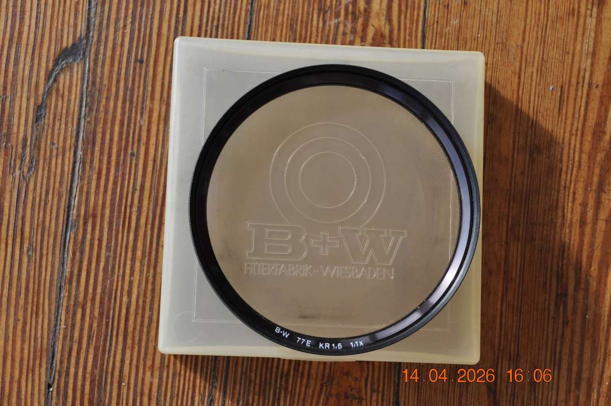 B+W 77mm Camera Lens Filter 77E KR 1.5 1.1x In Protection Case