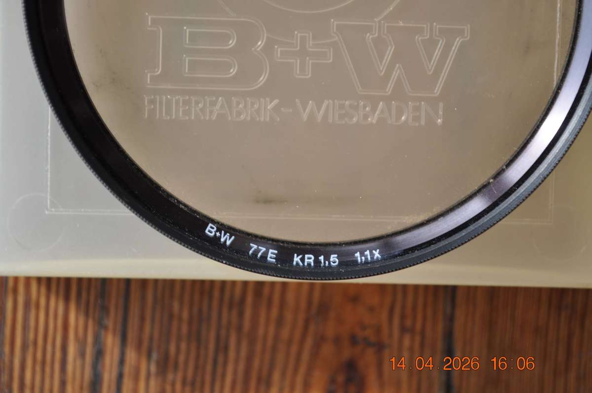 B+W 77mm Camera Lens Filter 77E KR 1.5 1.1x In Protection Case