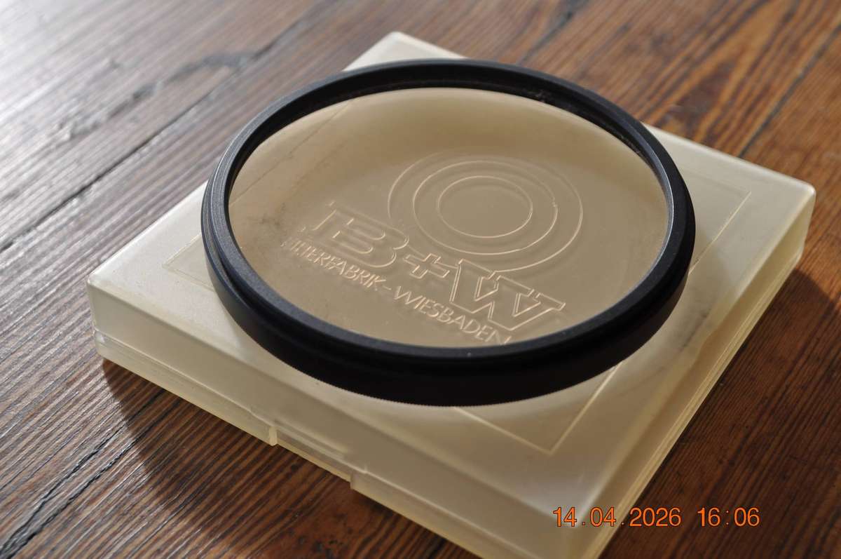 B+W 77mm Camera Lens Filter 77E KR 1.5 1.1x In Protection Case