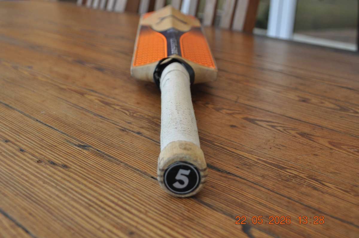 Puma EvoSpeed 4 Cricket Bat (size 5)