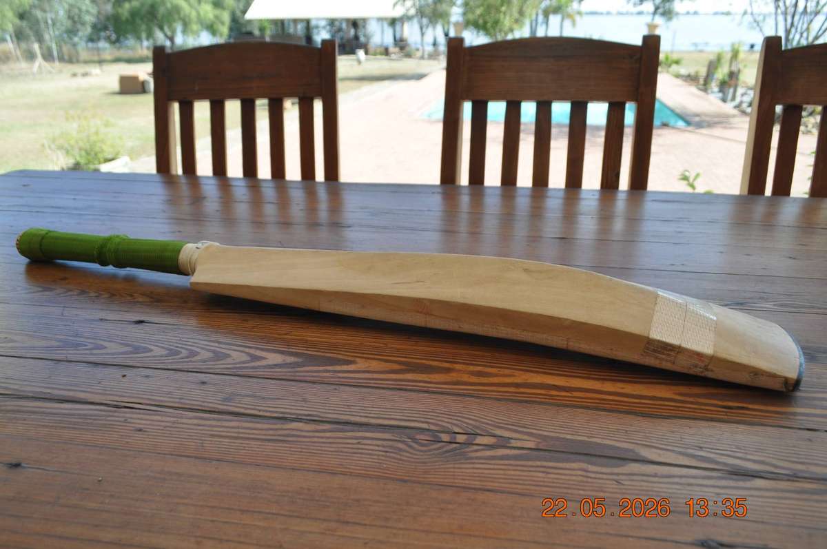 Cricket Bat (size SH)