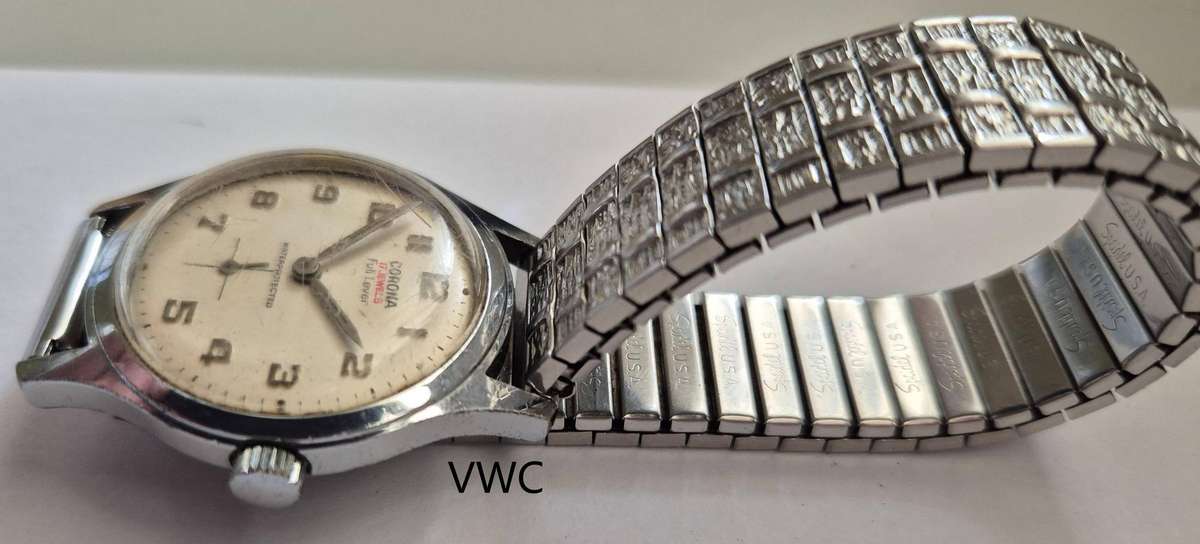 2 x Vintage men's manual wind watches - running