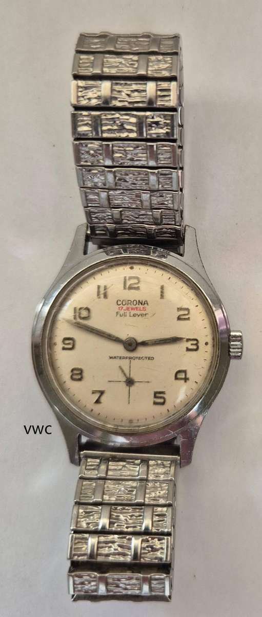 2 x Vintage men's manual wind watches - running