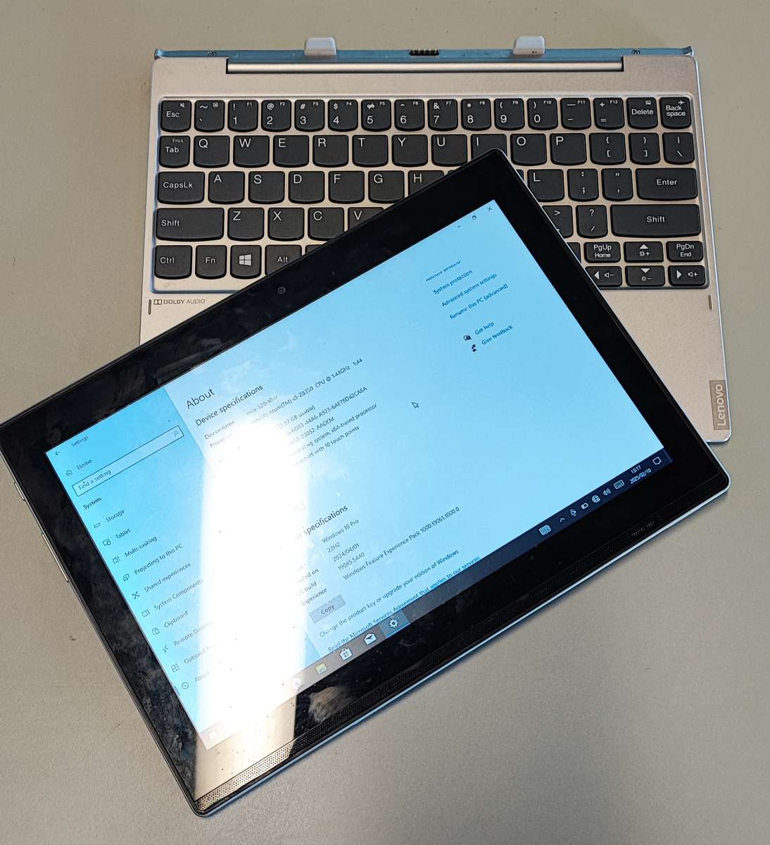 Lenovo miix 320 10icr Windows Tablet with detachable keyboard and charger