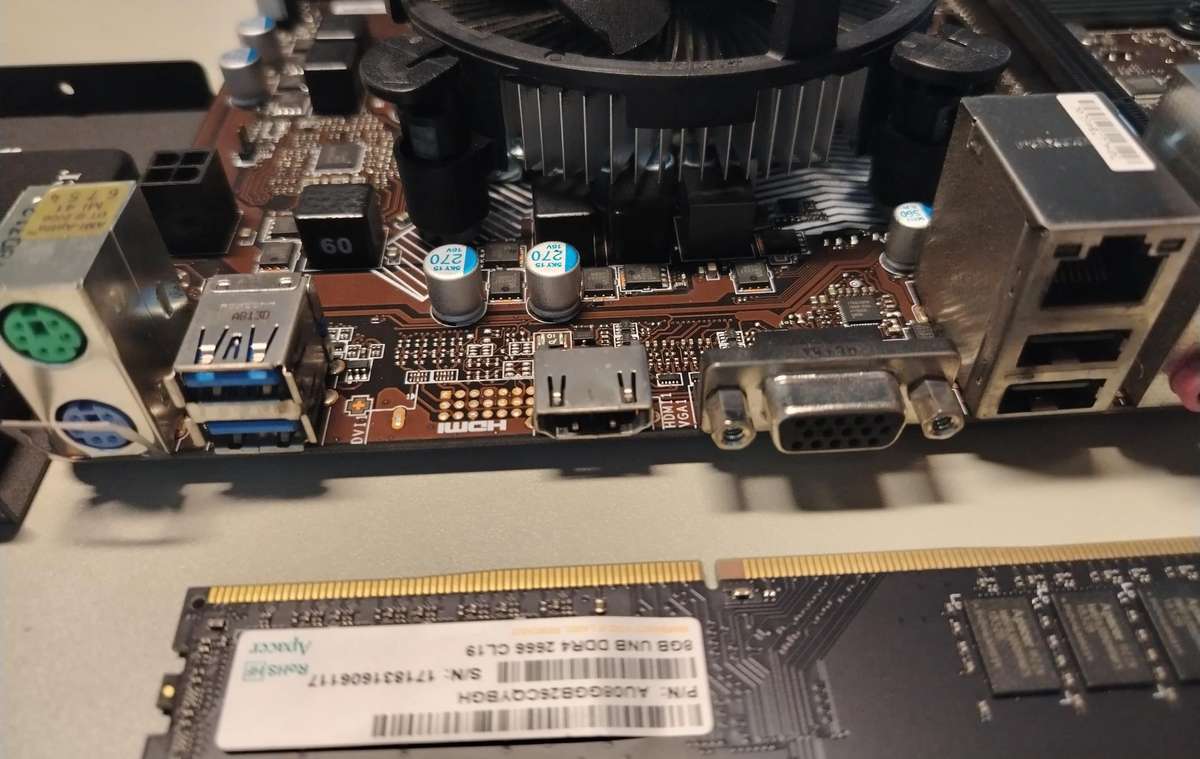 Hardware Bundle, Intel Core i5 - 7500, MSI MB, 8GB DDR-4 RAM, 240GB SSD