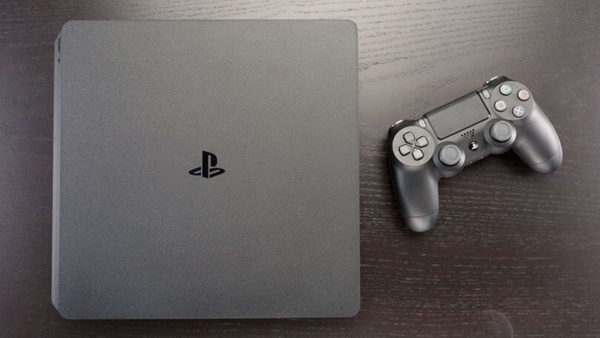 PS4 SLIM CONSOLE