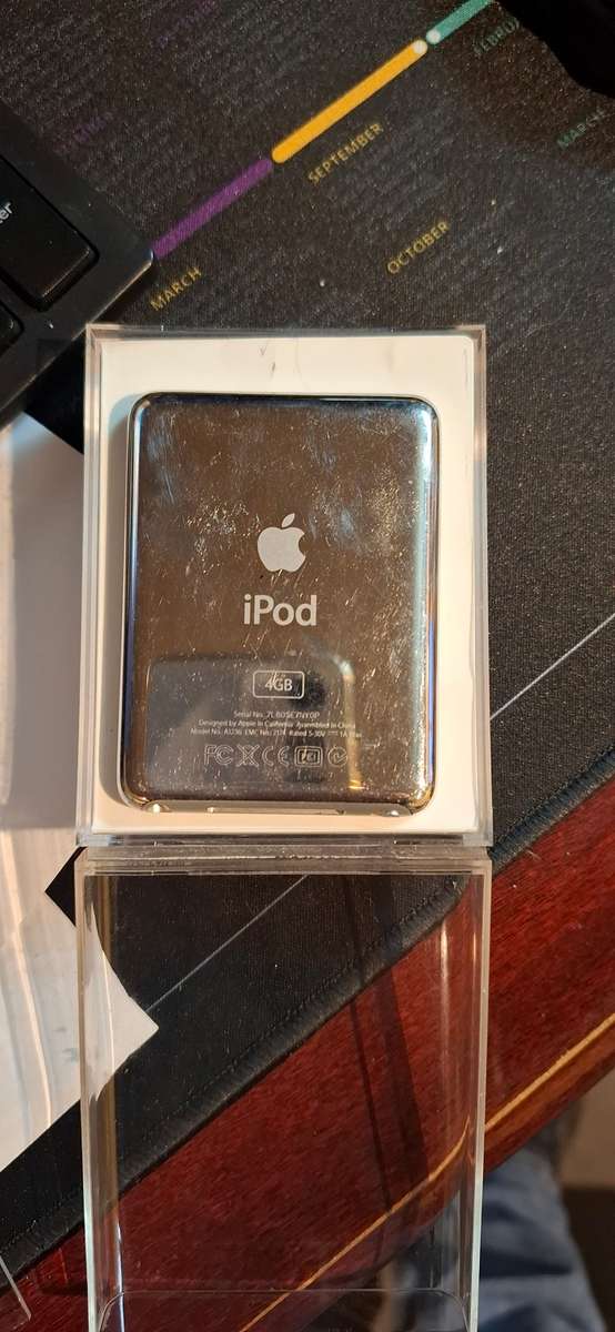 Ipod Nano 4Gb with cable