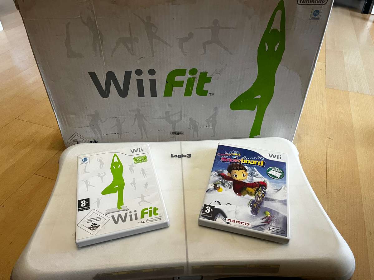 Nintendo Wii Balance Board + 2 Games