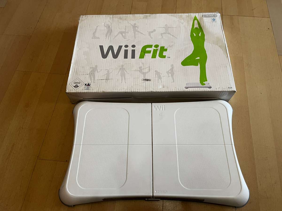 Nintendo Wii Balance Board + 2 Games