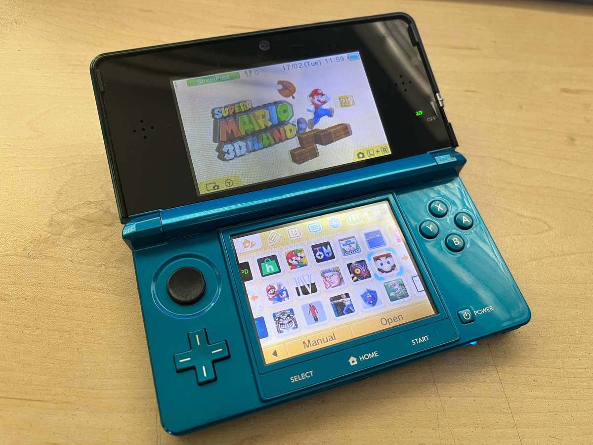 Nintendo 3DS Console - Aqua Blue (Turquoise) - Plus Games
