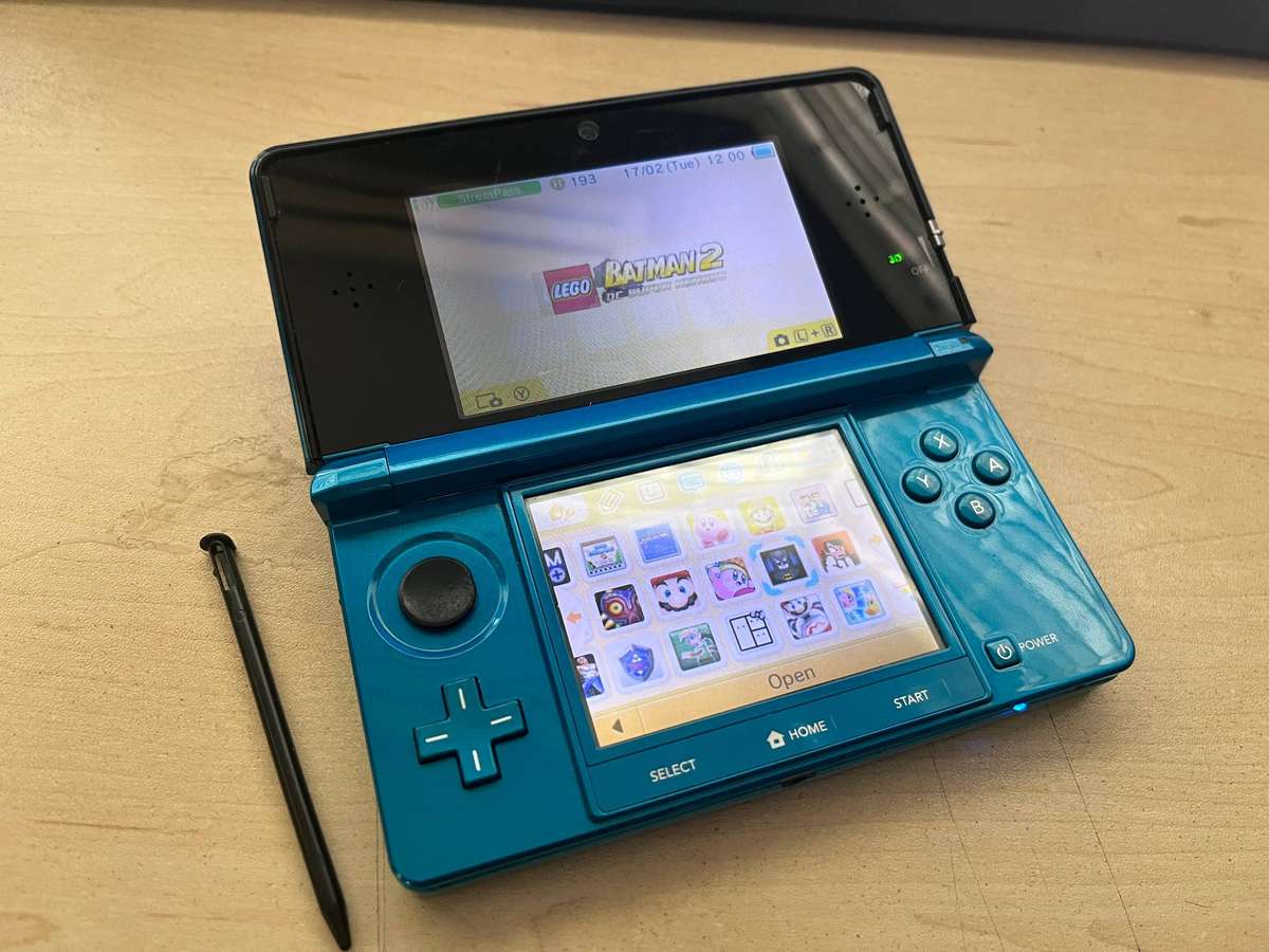 Nintendo 3DS Console - Aqua Blue (Turquoise) - Plus Games