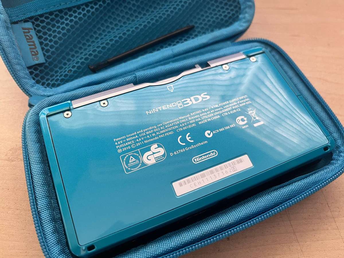 Nintendo 3DS Console - Aqua Blue (Turquoise) - Plus Games