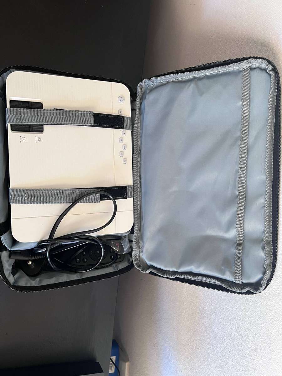 VANKYO Leisure 470 HD Projector + Carry Bag & All Accessories