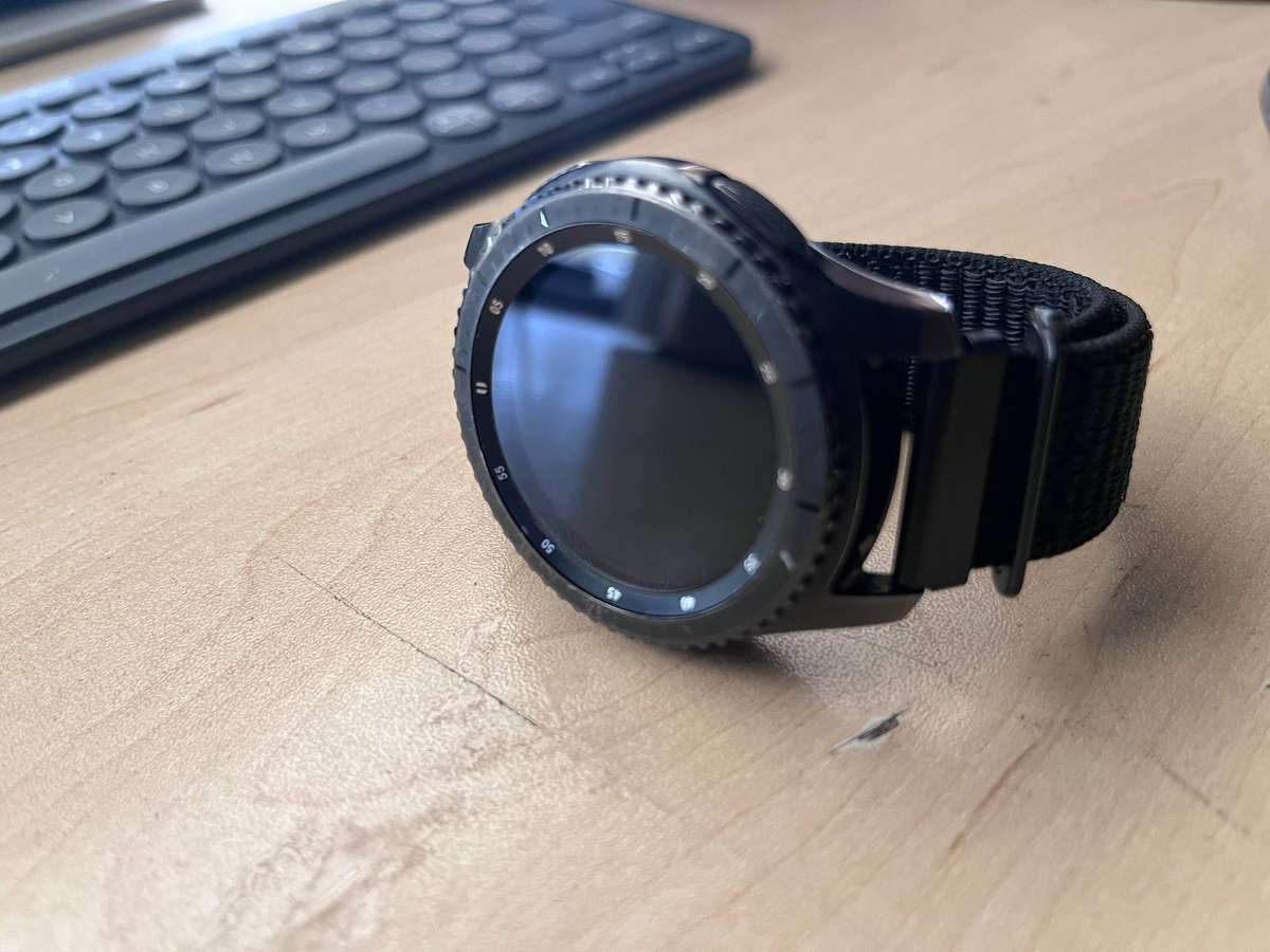 Samsung Gear S3 Smartwatch | With Charger | Rotating Bezel | Good Condition