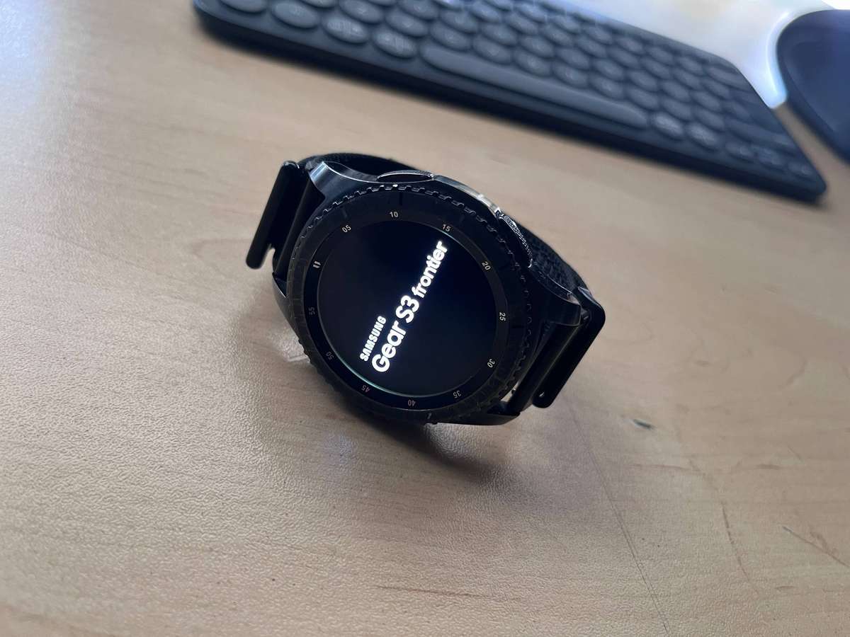 Samsung Gear S3 Smartwatch | With Charger | Rotating Bezel | Good Condition