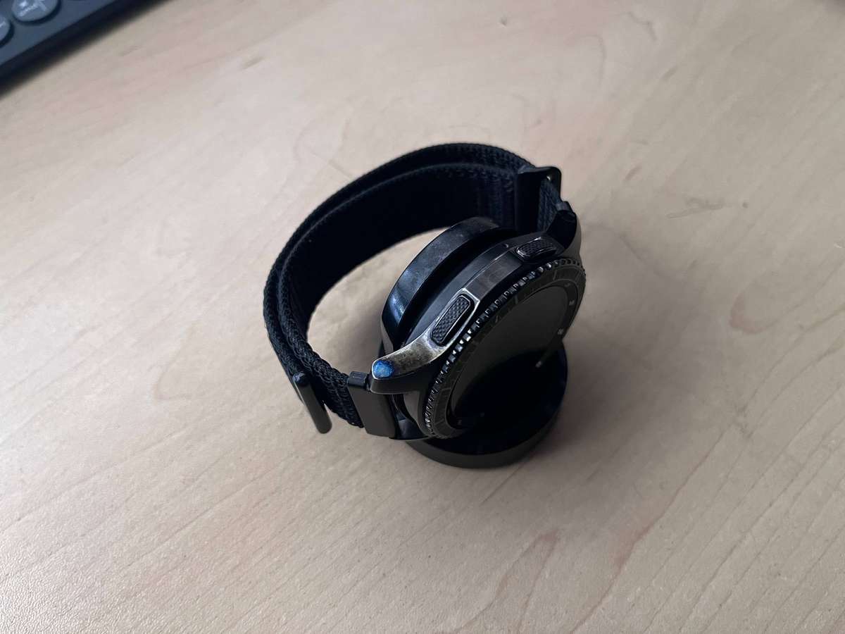 Samsung Gear S3 Smartwatch | With Charger | Rotating Bezel | Good Condition