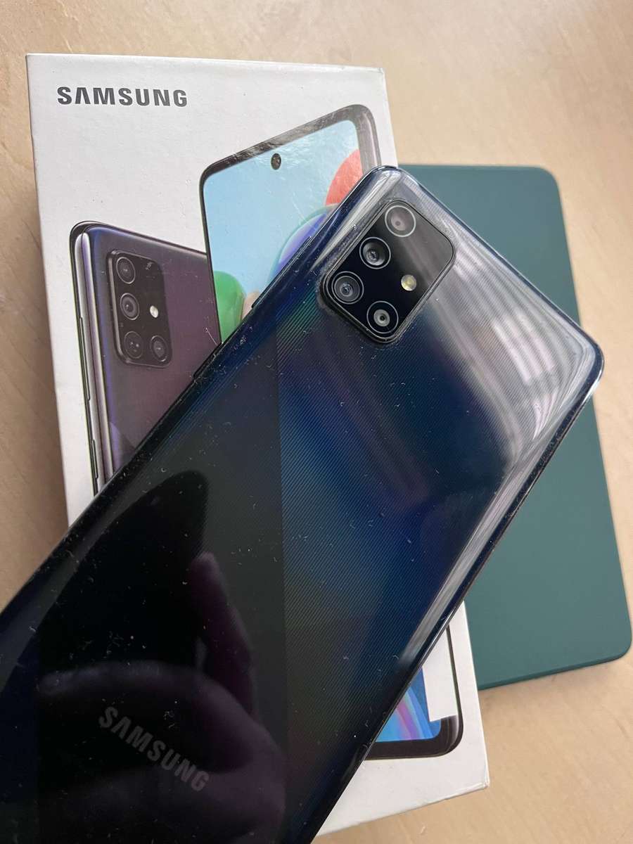 Samsung Galaxy A71 - Excellent Condition - Original Box & Accessories