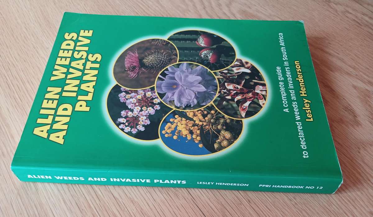 Alien Weeds and Invasive Plants - A complete guide to declared weeds and invaders in South Africa