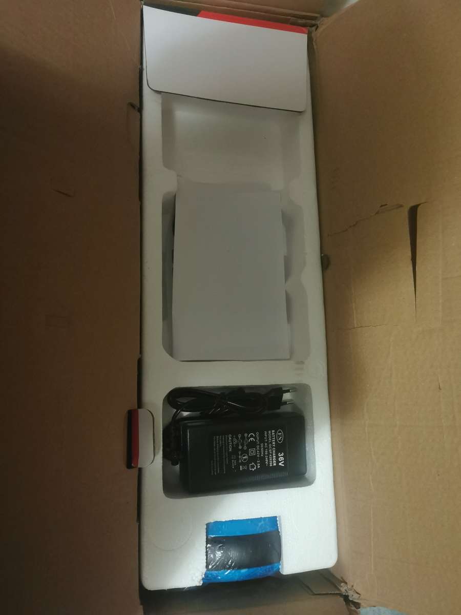 6'5 inch Hoverboard with build in Bluetooth speaker and led lights (galaxy blue)