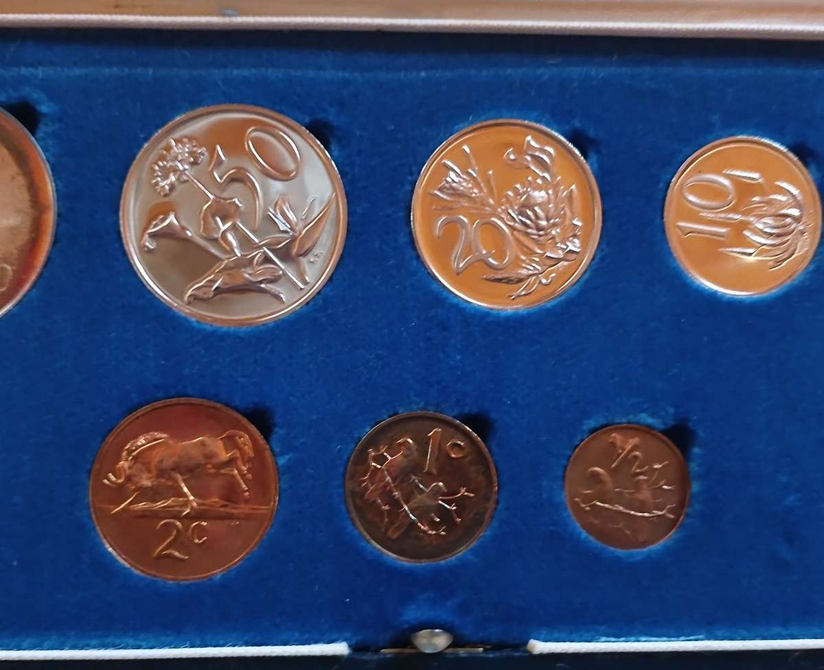 1976 SOUTH AFRICAN BLUE PROOF COIN SET WITH SILVER R1