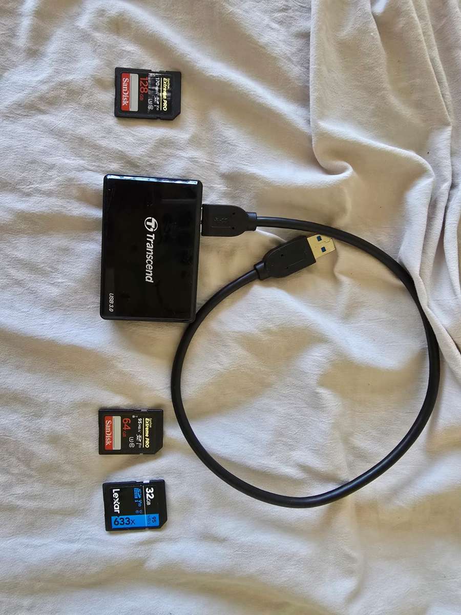 Transcend RDC8 USB Card Reader - Black and 3 SD Cards