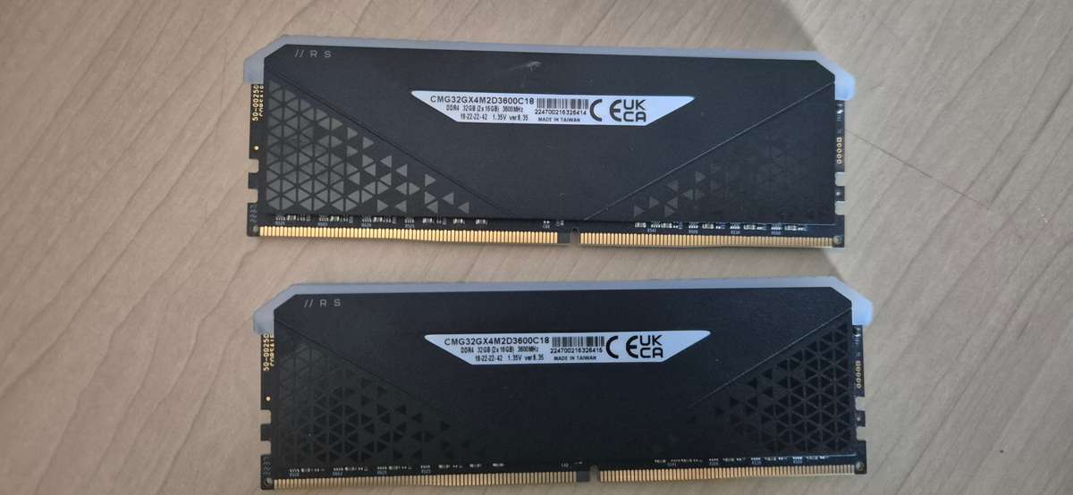 VENGEANCE RGB RS 32GB (2 x 16GB) DDR4 DRAM 3600MHz C16 RAM