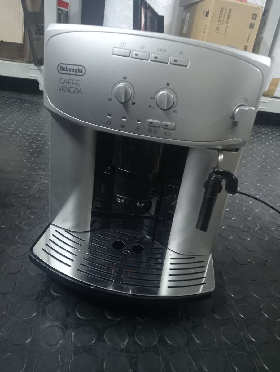 USED DELONGHI BEAN TO CUP COFFE MACHINE
