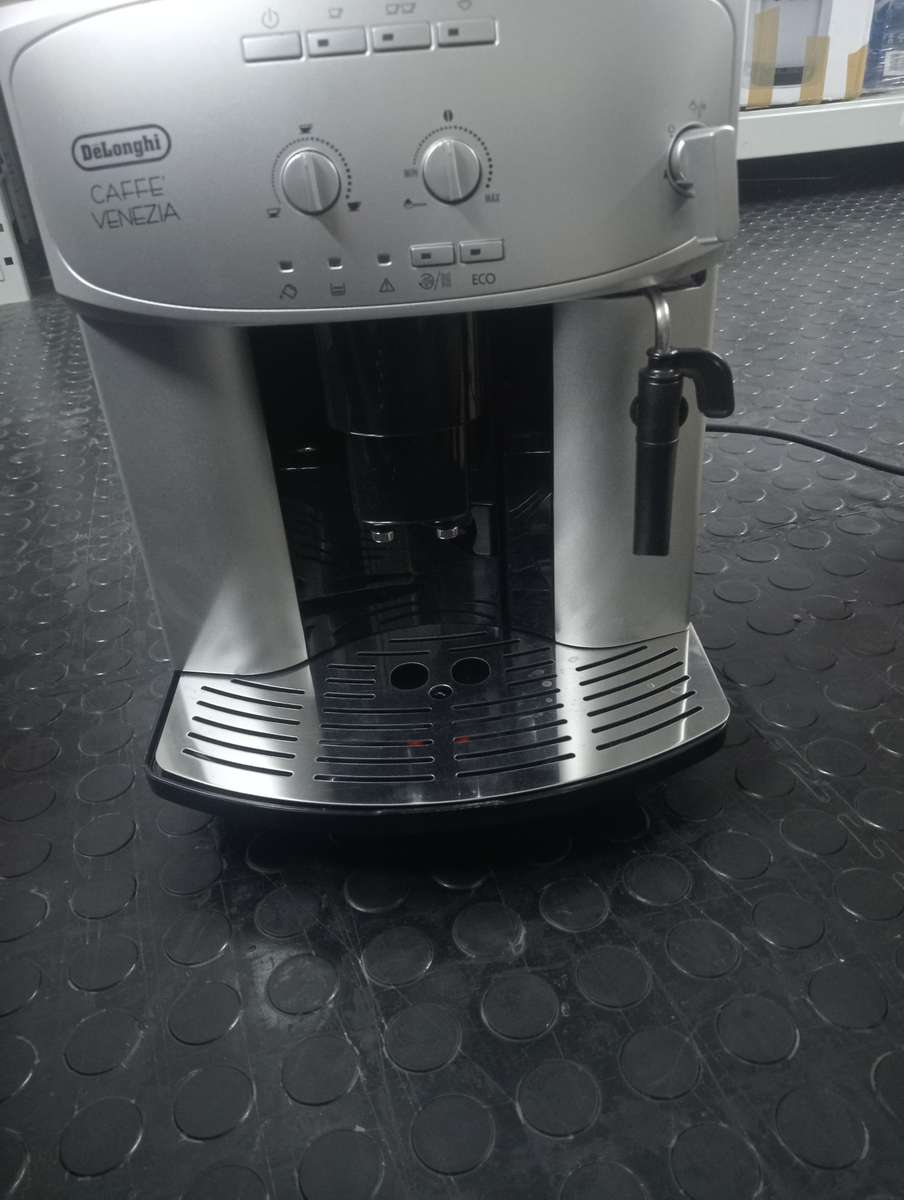 USED DELONGHI BEAN TO CUP COFFE MACHINE