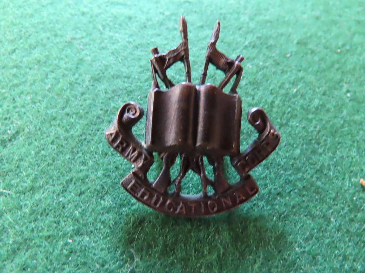 Great Britain - Army Educational Corps - Officers Collar Badge