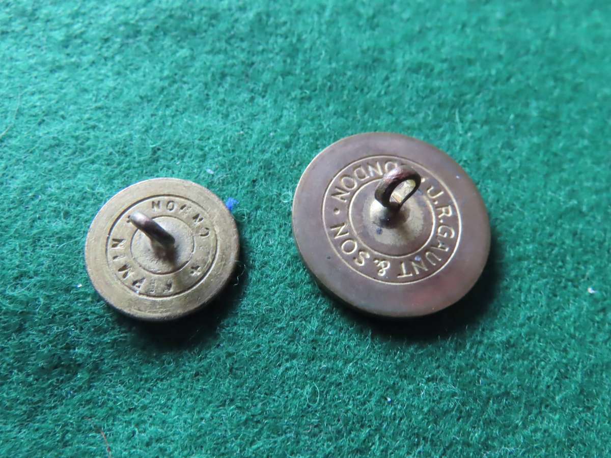 Great Britain - Army Air Corps - 2 Buttons 24 and 17mms KC