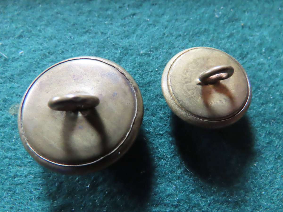 South Africa - Umvoti Mounted Rifles -2 Buttons 24.5 & 19..5