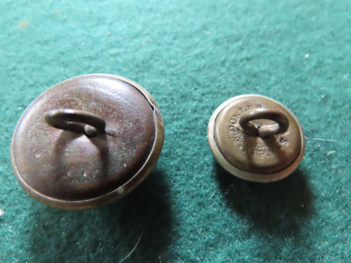 Great Britain - St Georges Cadet Corps - 2 Buttons 24 and 16mms