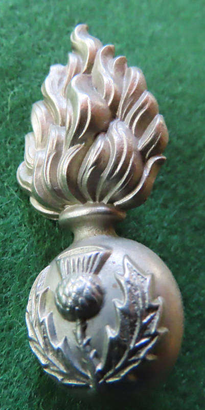Great Britain  -Royal Scots Fusiliers- Collar Badge