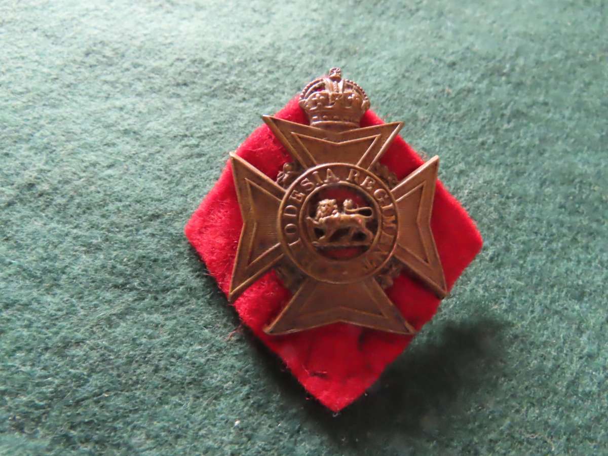 Rhodesia -  WWII- Rhodesia Regiment Brass Cap Badge 1940-1945