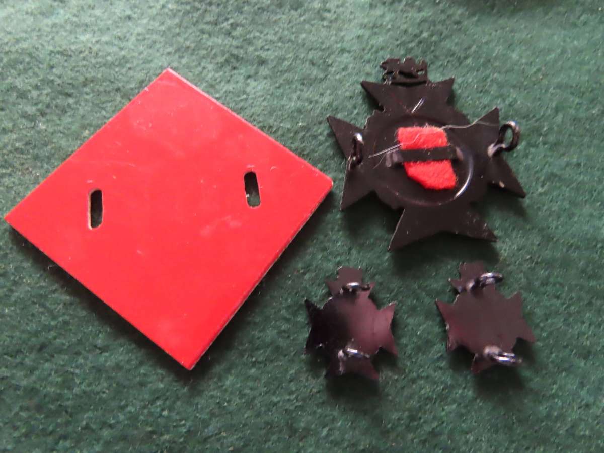 Rhodesia - Bush War -Depot  Rhodesia Regiment Recruit Cap and Collar Badges