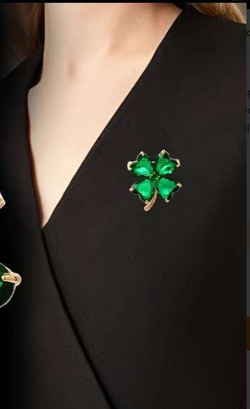Medium Emerald Shamrock Brooch Sparkling FourLeaf Clover