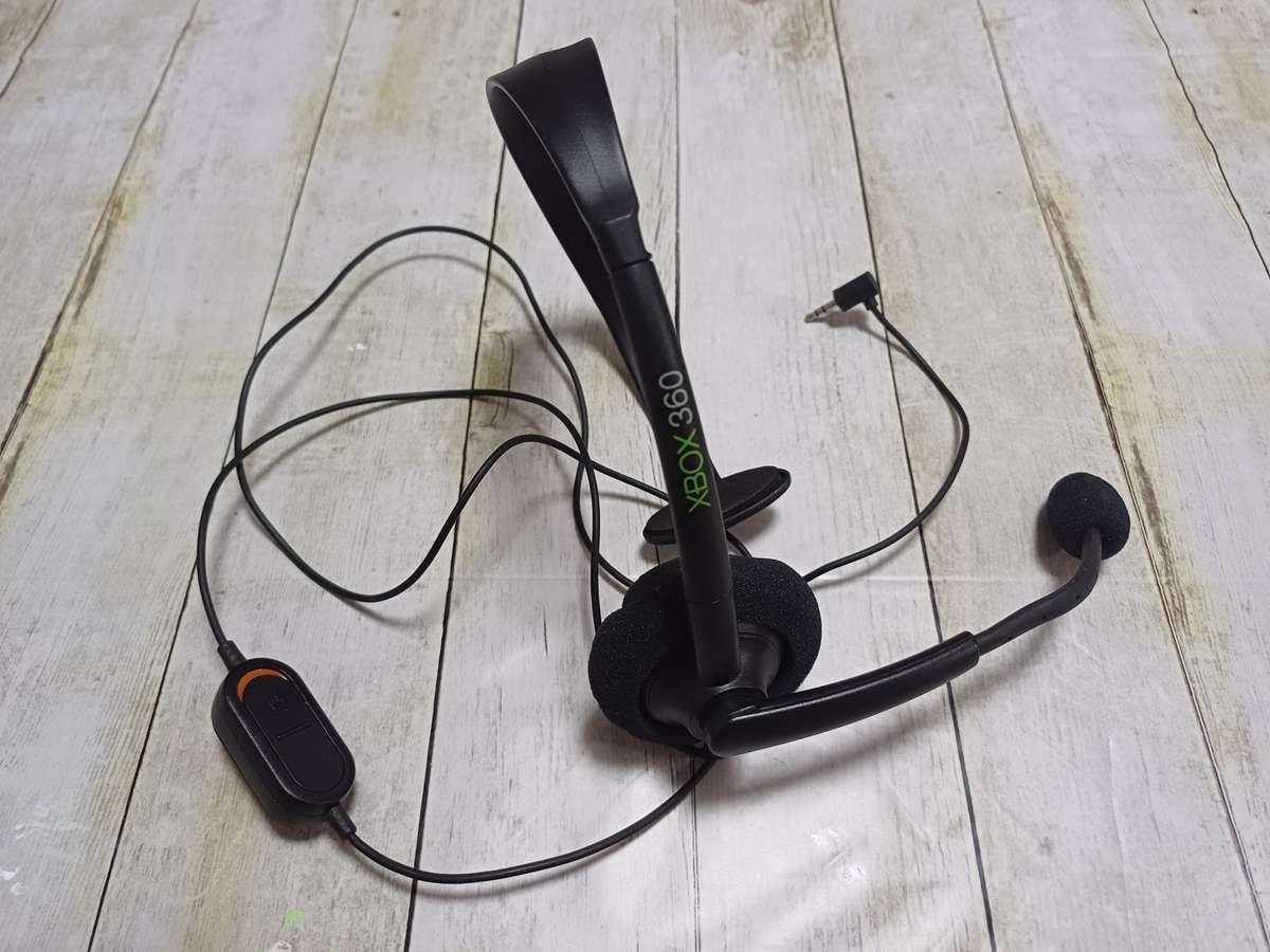 Large lot of XBox 360 items incl. Working console, Kinnect, Games, Remotes etc. See description!