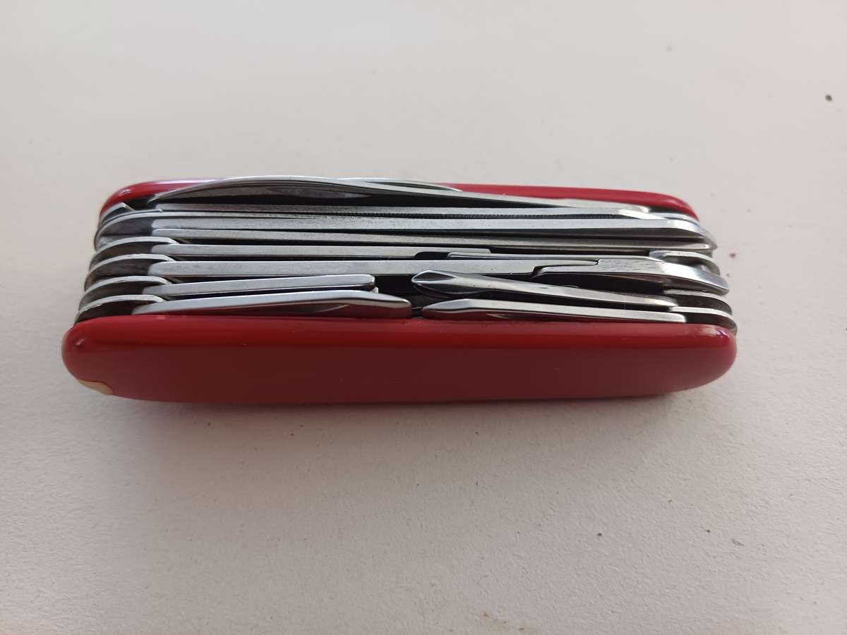 Very Large Swiss Army Knife Style Pocket Knife!
