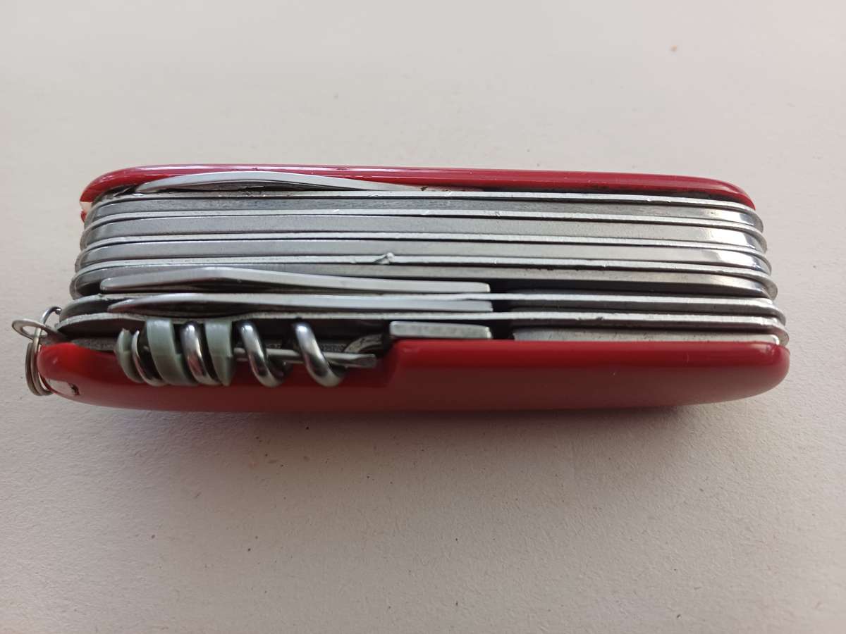 Very Large Swiss Army Knife Style Pocket Knife!