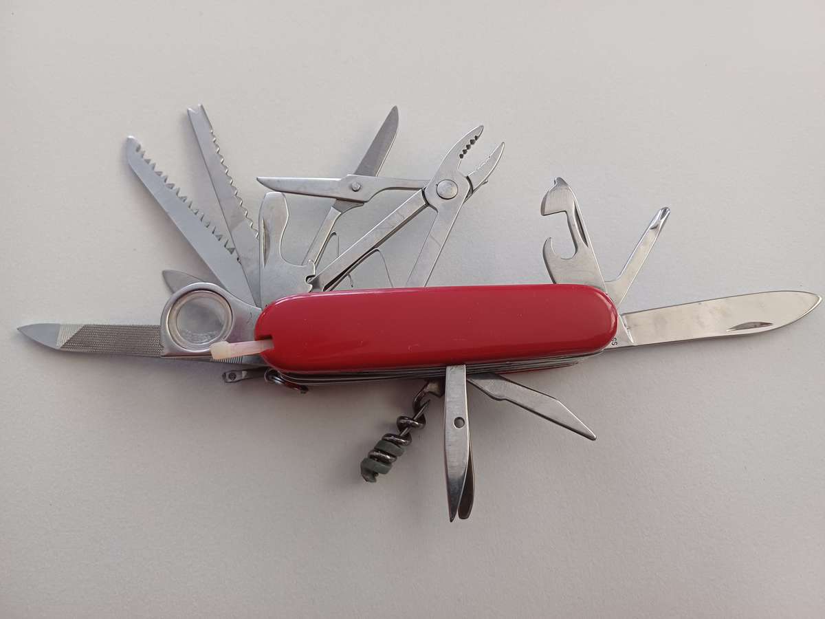 Very Large Swiss Army Knife Style Pocket Knife!
