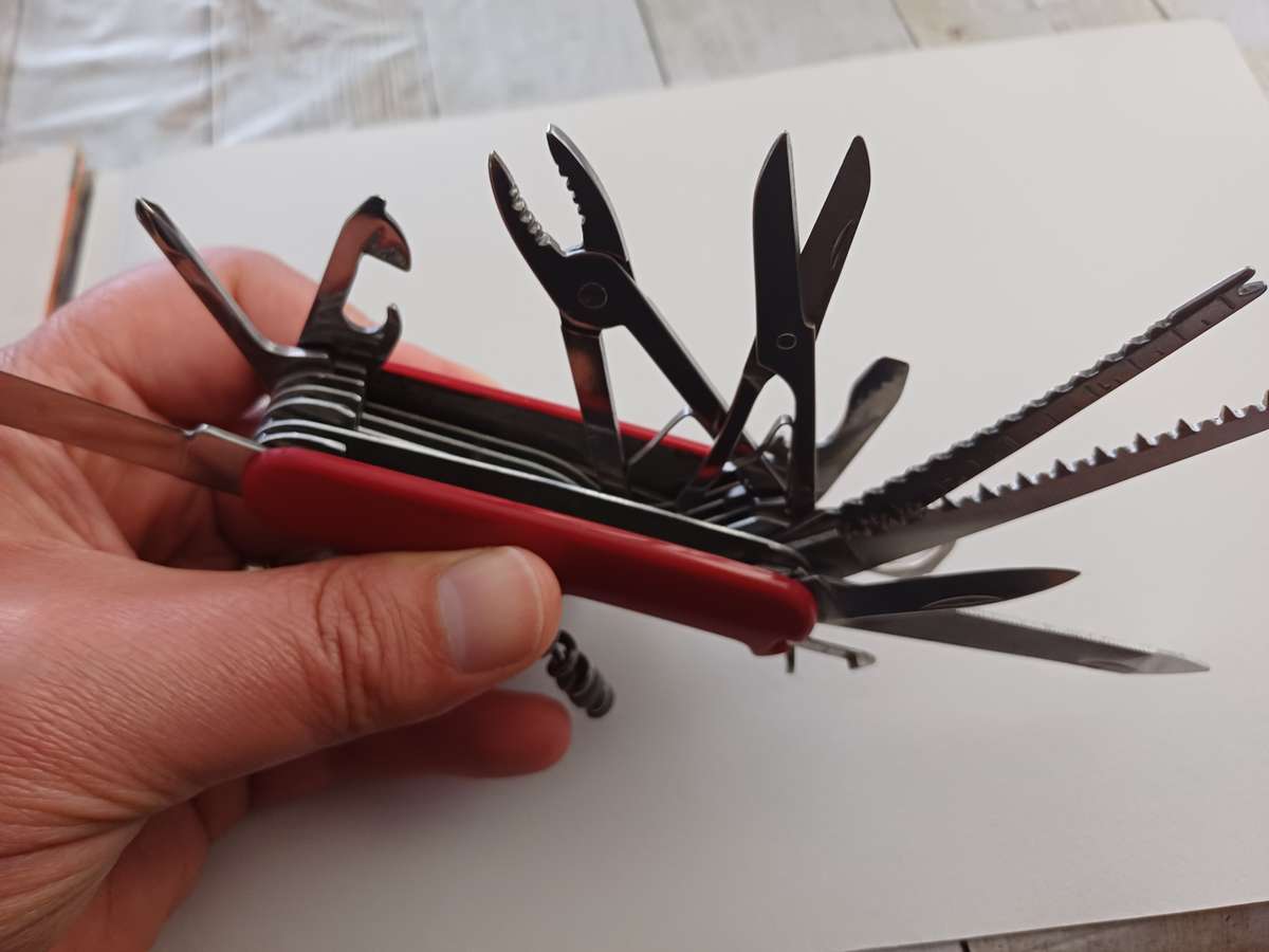 Very Large Swiss Army Knife Style Pocket Knife!
