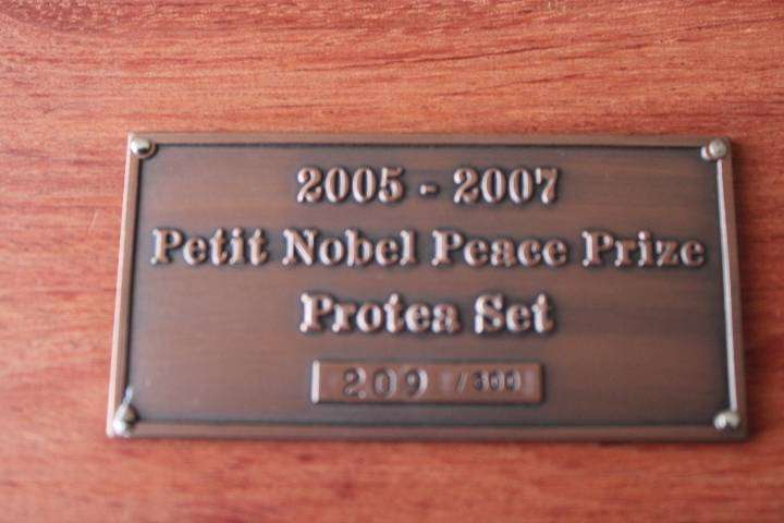 2005 to 2007 Petit Nobel Peace Prize Protea 24c Gold set