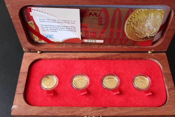 2005 to 2007 Petit Nobel Peace Prize Protea 24c Gold set