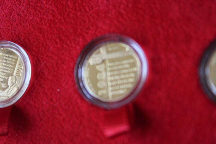 2005 to 2007 Petit Nobel Peace Prize Protea 24c Gold set