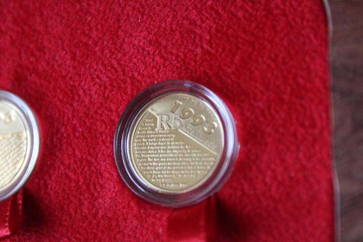 2005 to 2007 Petit Nobel Peace Prize Protea 24c Gold set